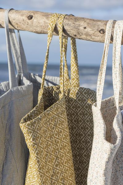Hovedbilde Quiltet strandveske i hvite og blå striper
