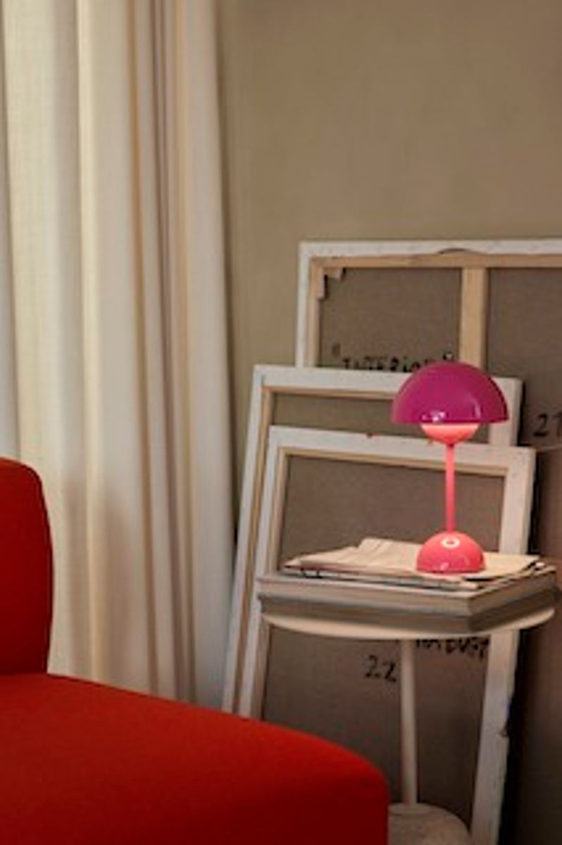 Flowerpot VP9 Oppladbar Bordlampe - Tangy Pink